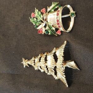 Vintage set of 2 Christmas pins
